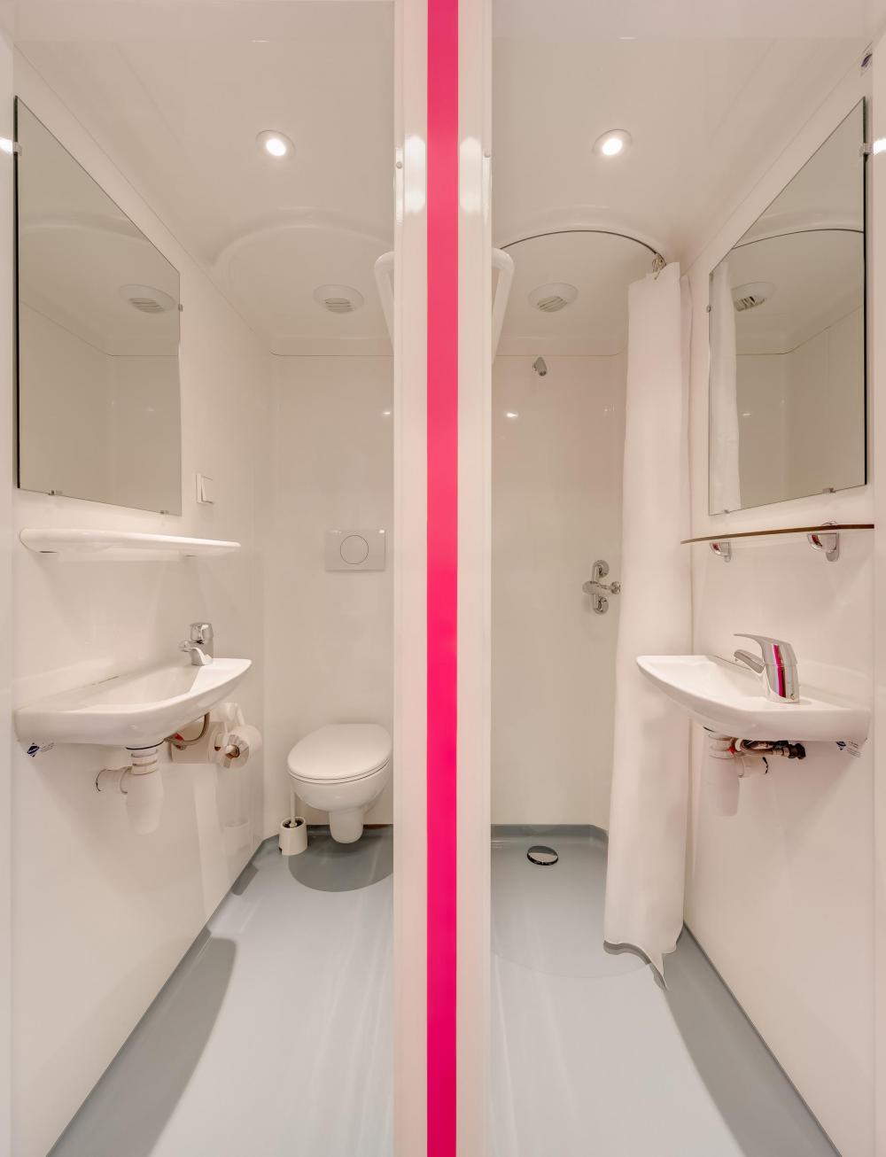 6 cama habitación compartida - Solamente mujeres - Standard - Baño privado