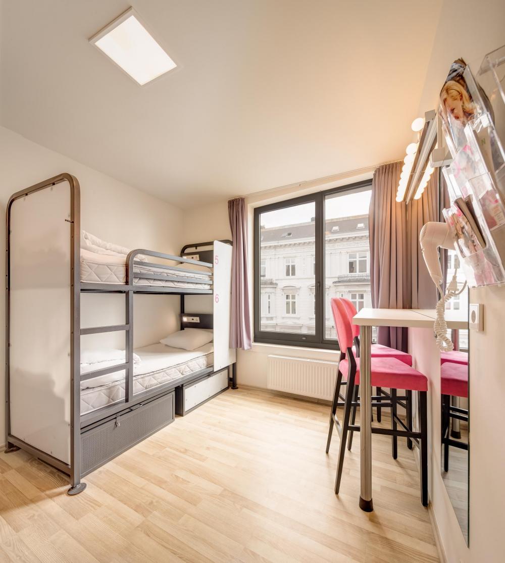 6 cama habitación compartida - Solamente mujeres - Standard - Baño privado