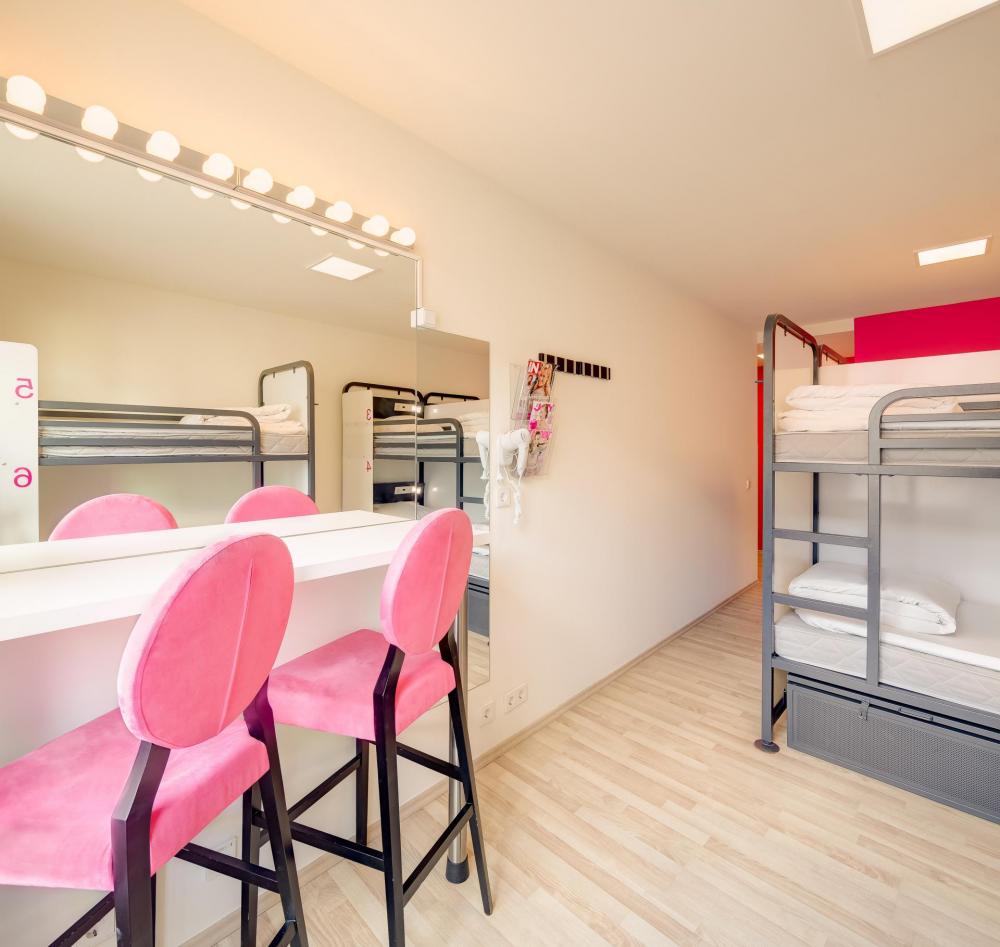 6 cama habitación compartida - Solamente mujeres - Standard - Baño privado