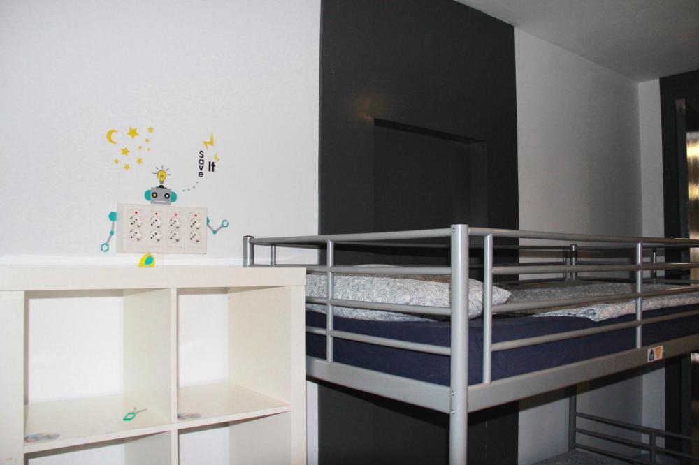 8 cama habitación compartida - Mixta - Económica - Baño común en el mismo piso