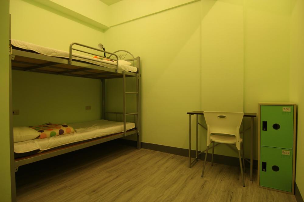 Habitación Twin (2 camas) - Mixta - Económica - Baño común en el mismo piso