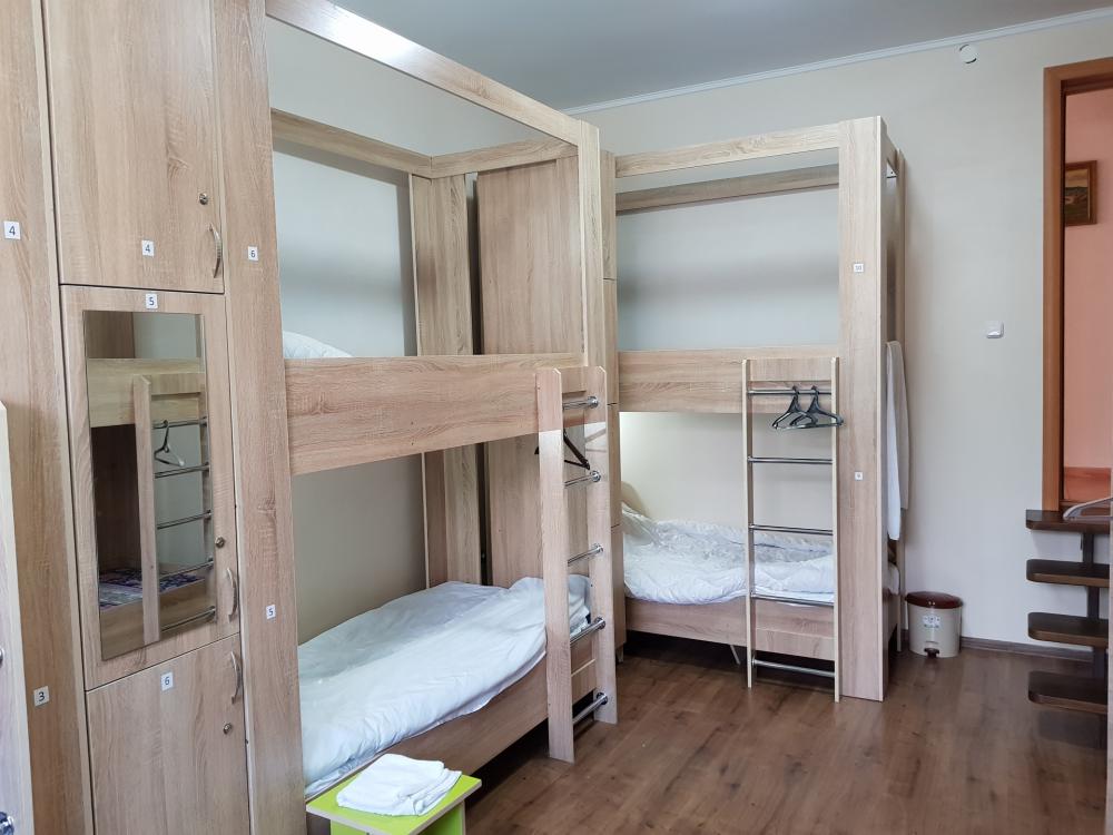 10 cama habitación compartida - Mixta - Standard - Baño común en el mismo piso