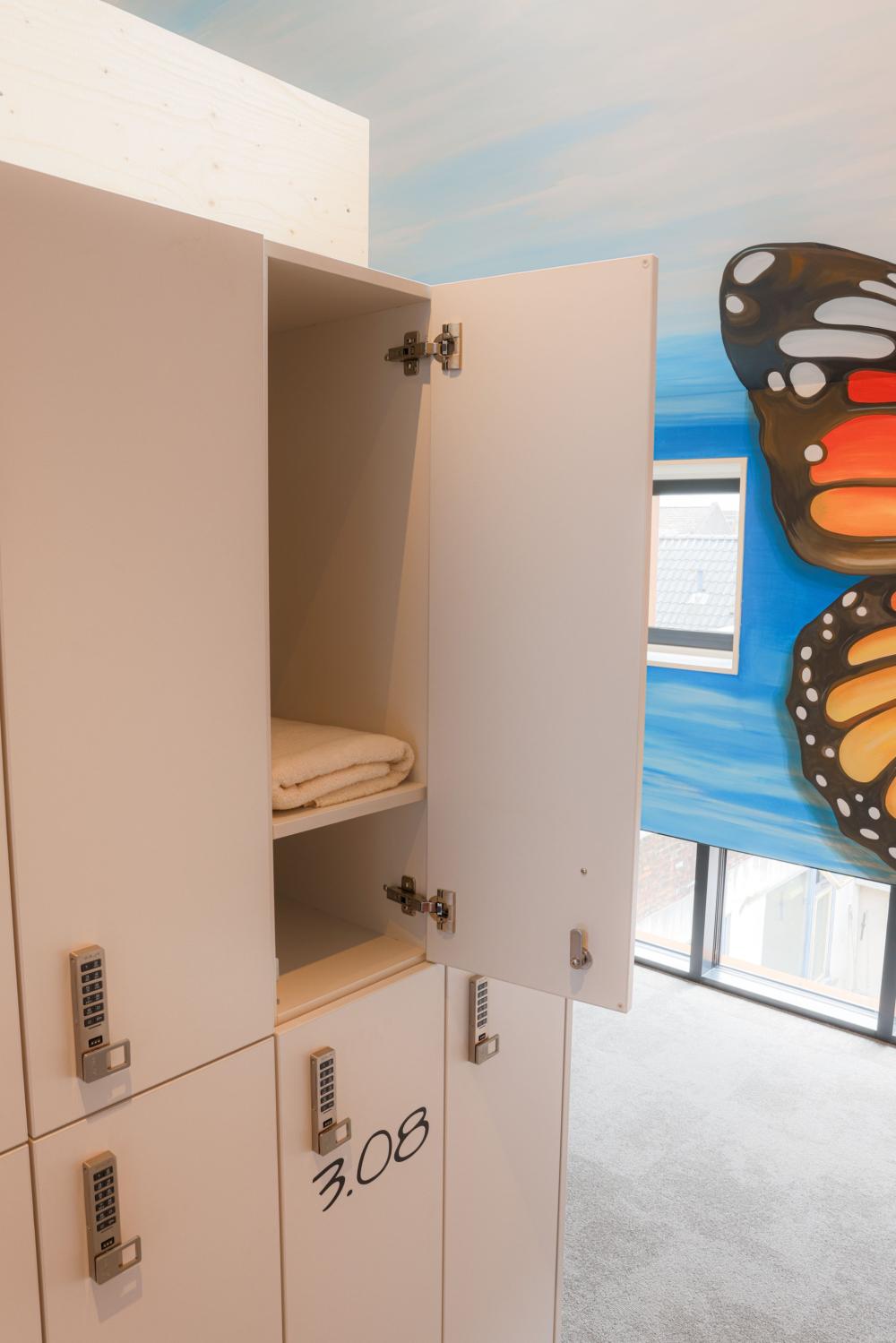 Cocoon con Cama Doble en Dormitorio Mixto