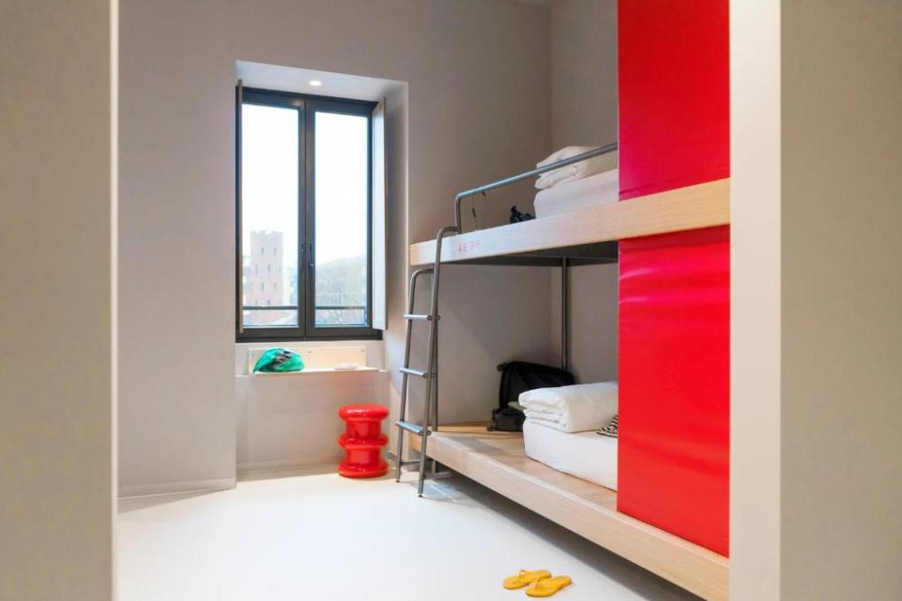Bed in 6 Bed Mixed Dorm