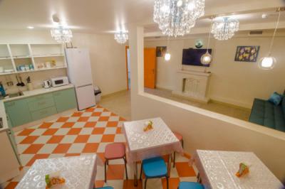 Salón y cocina Image
