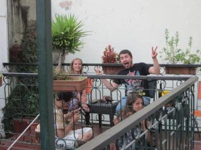 Relajándose en el balcón! Image